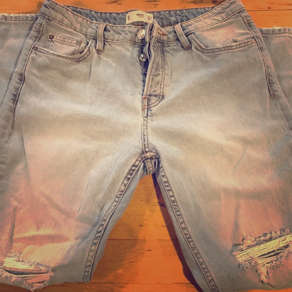 MNG - light distressed women’s jeans size 6